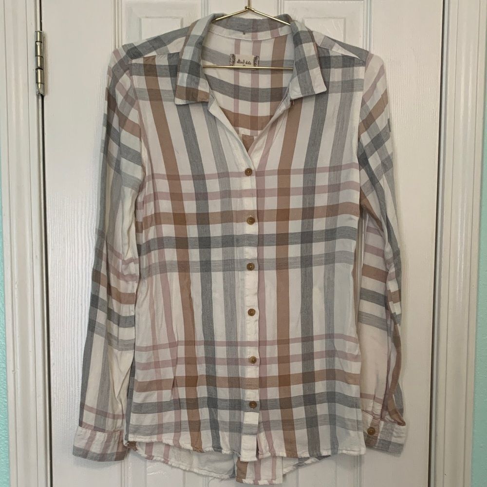 Altar’d State Buttercream flowy plaid button down shirt. Size XS
